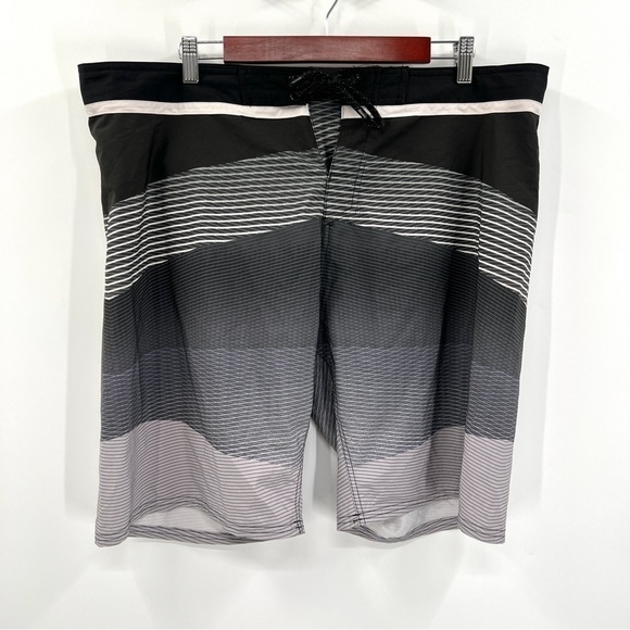 BURNSIDE Men's Gray & Black Stripe Casual Water Swim Trunks Size 38 - Picture 1 of 10